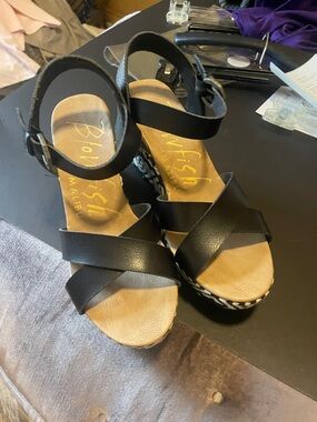 Blowfish wedge shoes size 8